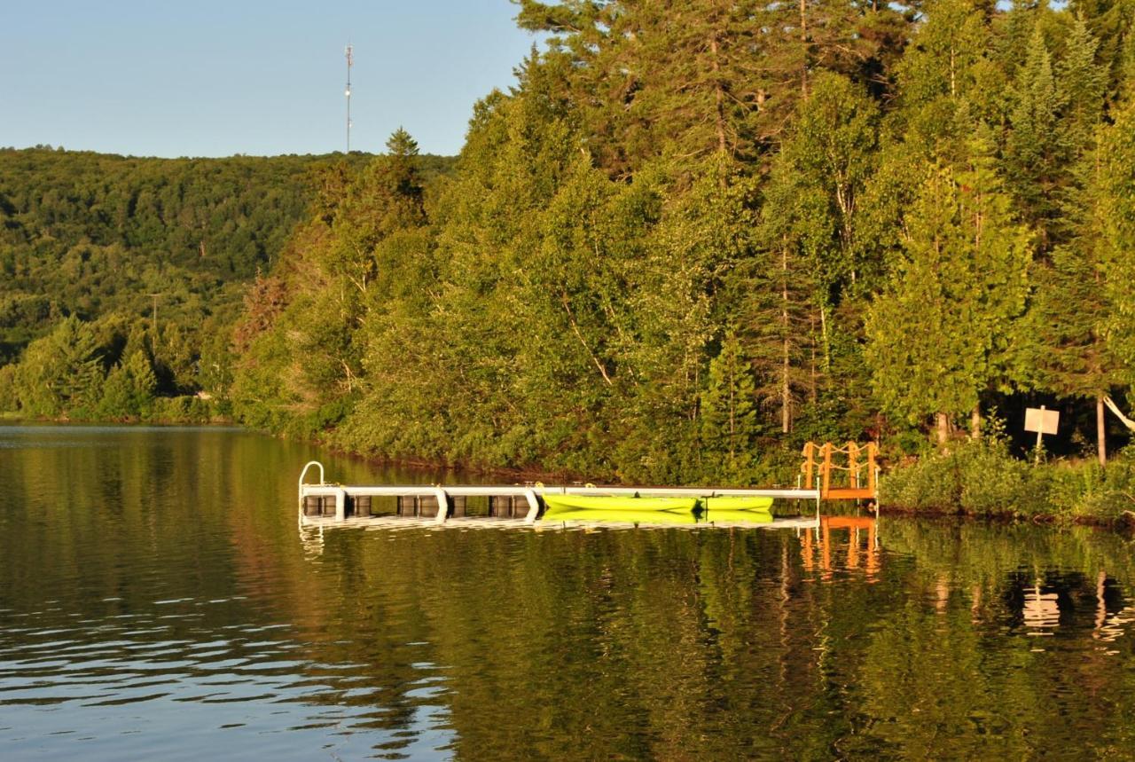 Motel Ours Bleu Lac-Saguay Luaran gambar