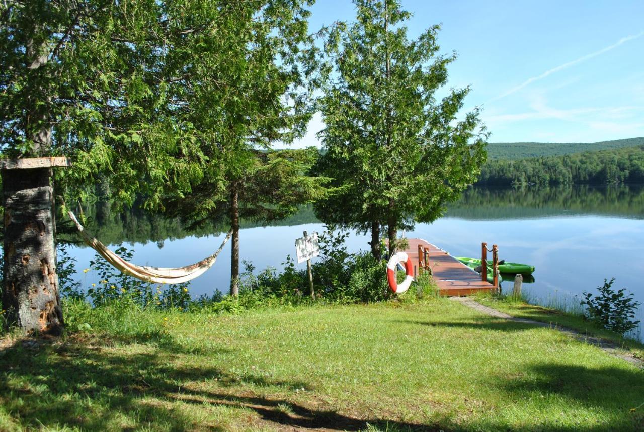 Motel Ours Bleu Lac-Saguay Luaran gambar